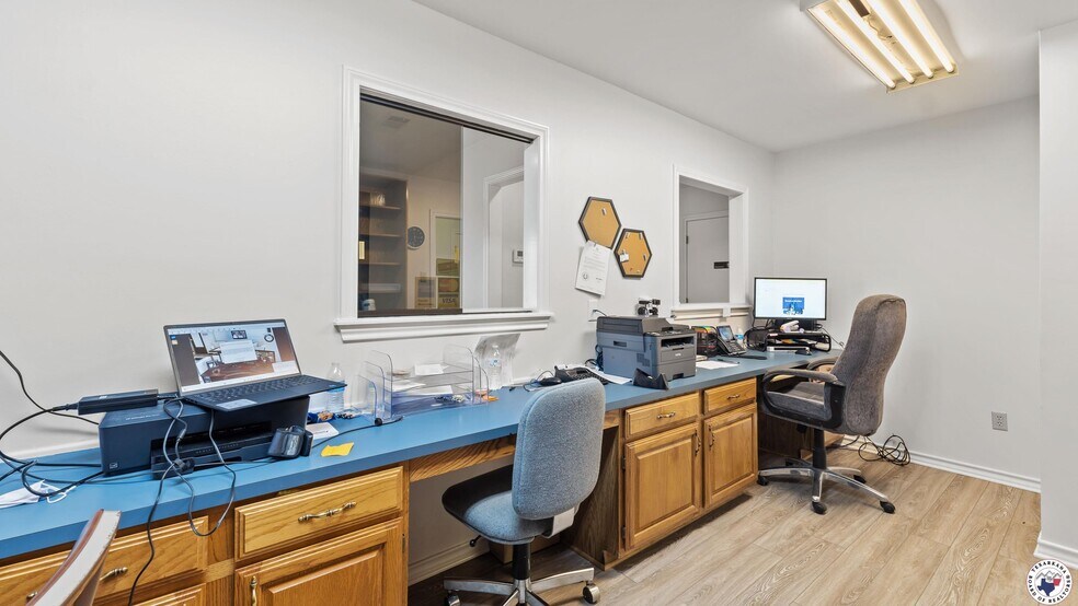 More Photos Of 901 N Kings Hwy, Wake Village Healthcare For Sale