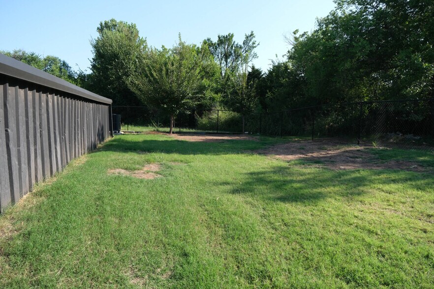 More Photos Of 8709 N Western Ave, Oklahoma City Office For Sale