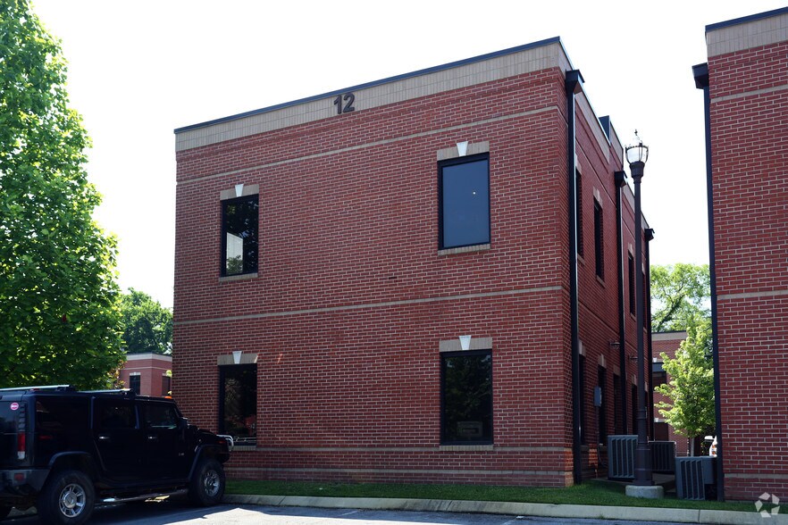 More Photos Of 106 B Mission Ct, Franklin Office For Lease