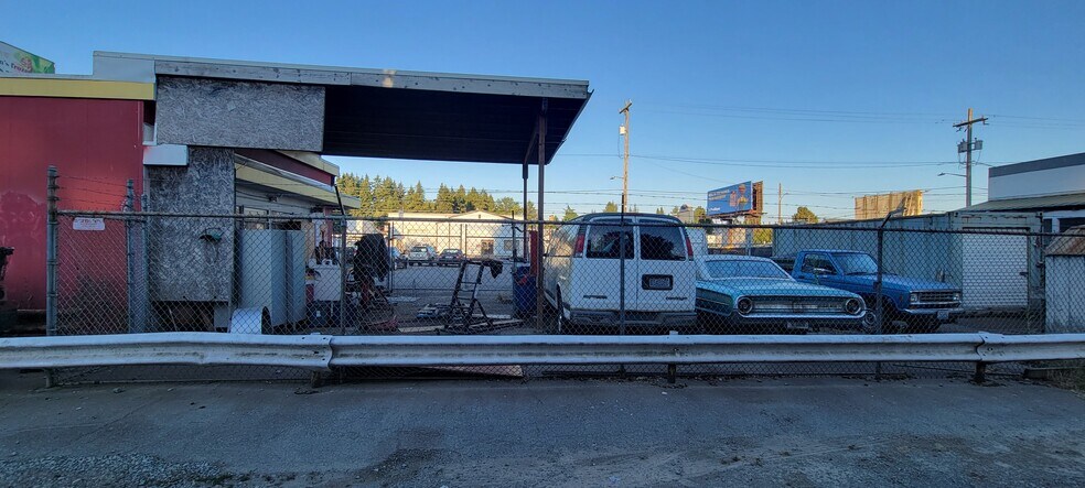 More Photos Of 10735 Aurora Ave N, Seattle Auto Repair For Sale