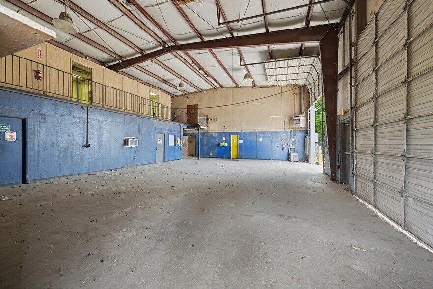 More Photos Of 3807 Oates Rd, Houston Showroom For Lease