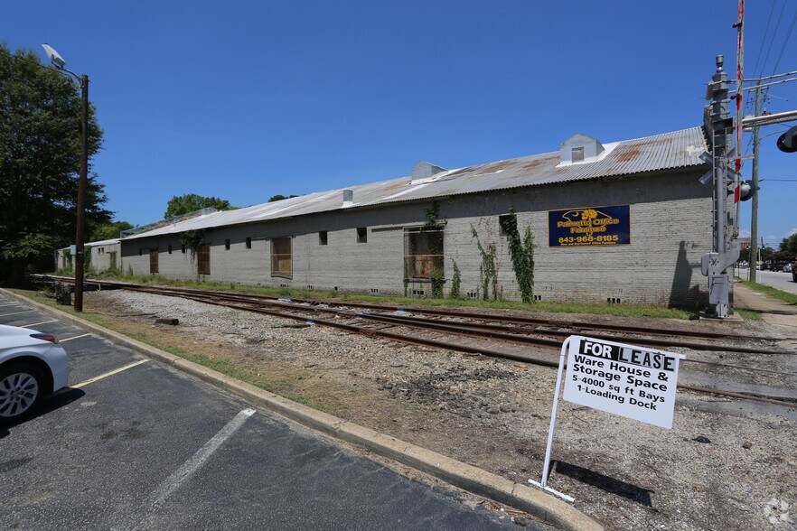 More Photos Of 308 S Main St, Darlington Warehouse For Sale