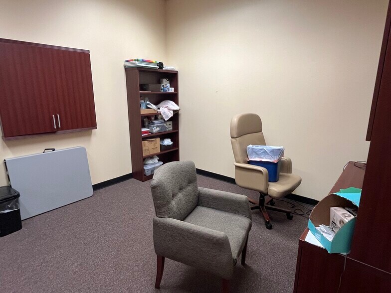 More Photos Of 235 Remington Blvd, Bolingbrook Office For Lease