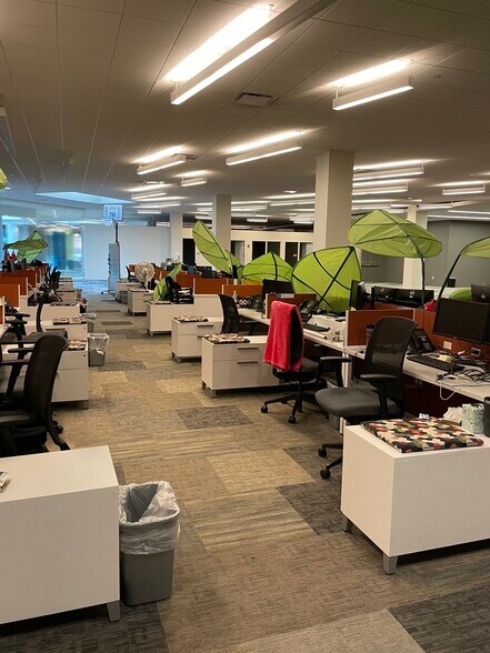 More Photos Of 49 W Maryland St, Indianapolis General Retail For Lease