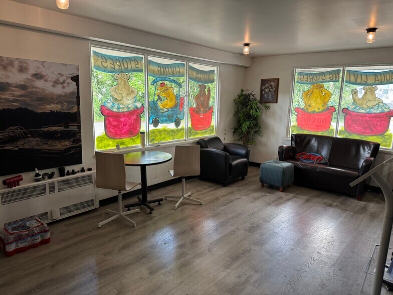 More Photos Of 4670 SW Pacific Ave, Beaverton Warehouse For Lease