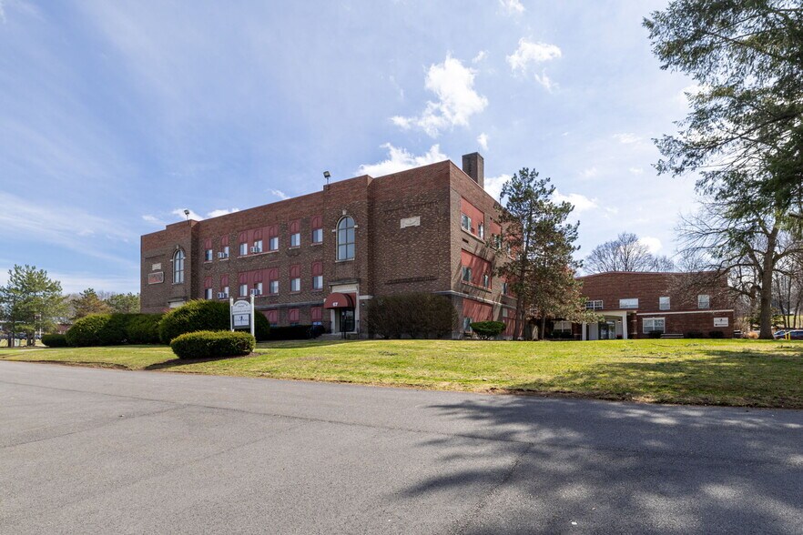 More Photos Of 67 Lyell Ave, Spencerport Office Residential For Lease