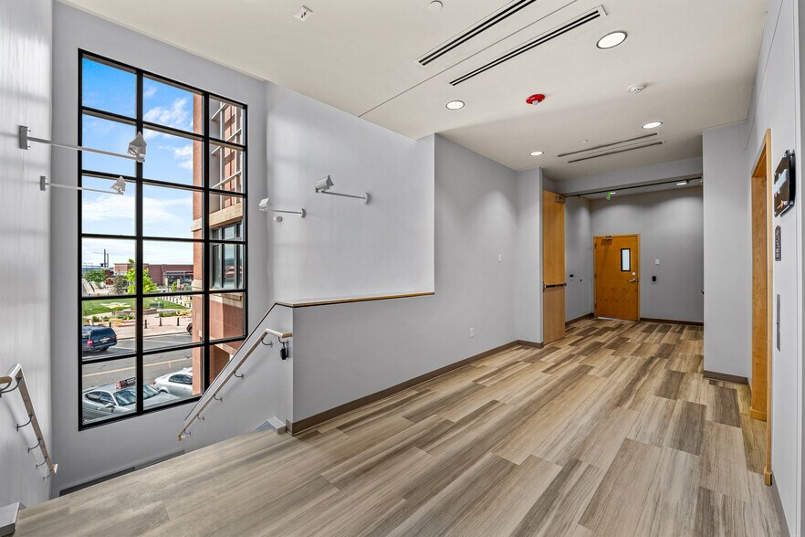 More Photos Of 9325 Dorchester St, Highlands Ranch General Retail For Lease