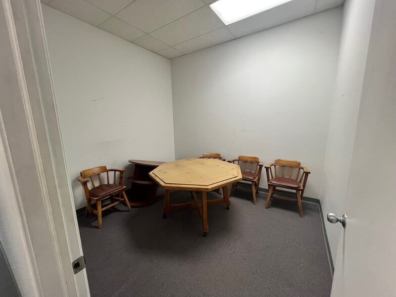 More Photos Of 1365 W Bloomfield Rd, Bloomington Storefront Retail Office For Lease