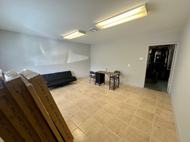 More Photos Of 2301-2325 NW 30th St, Oakland Park Warehouse For Sale