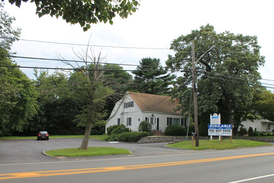 More Photos Of 226 E Main St, Huntington Office For Lease