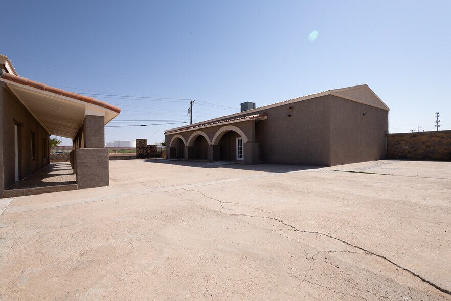 More Photos Of 13644 David Dr, El Paso Showroom For Lease