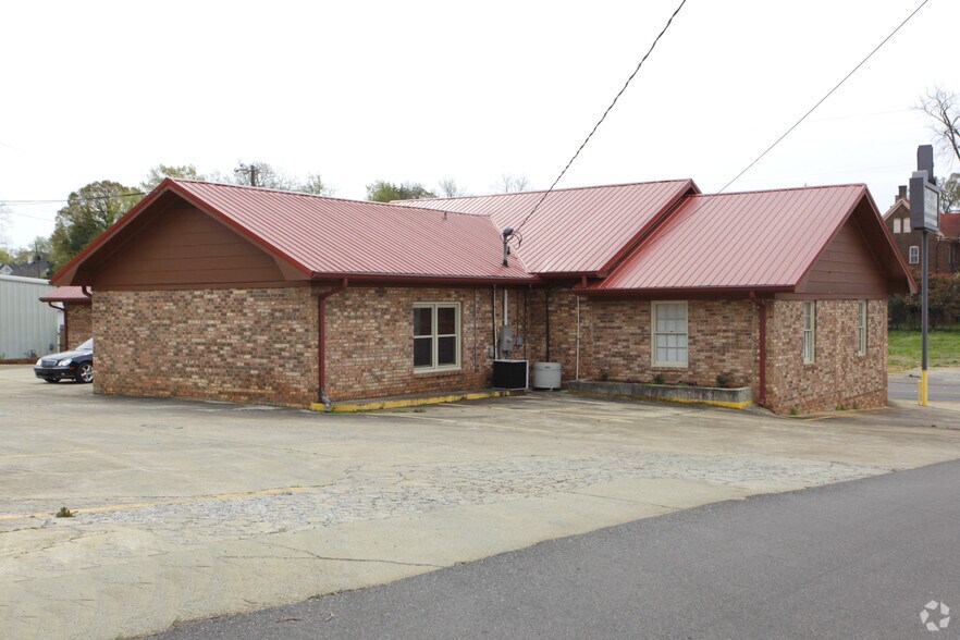 More Photos Of 200 E Battle St, Talladega Medical For Sale