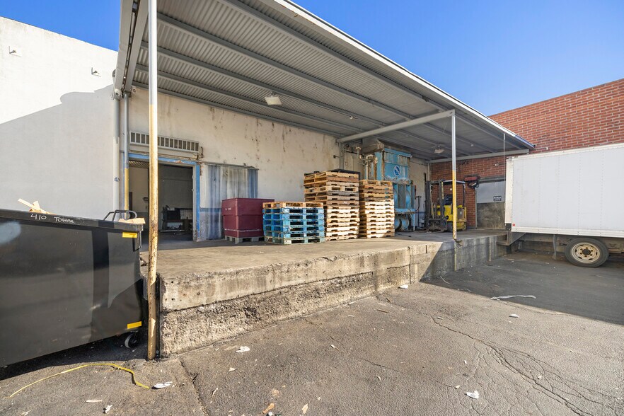 More Photos Of 410-414 Towne Ave, Los Angeles Warehouse For Sale