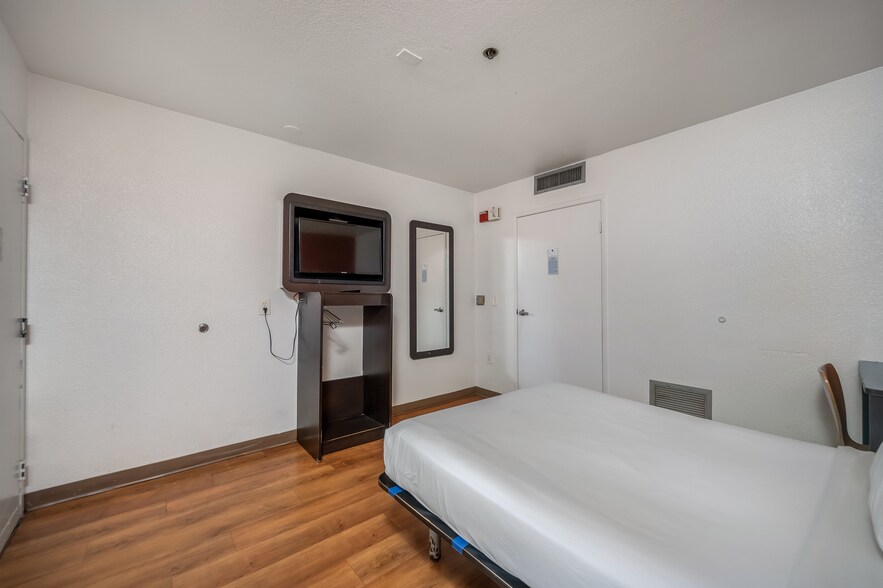 More Photos Of 750 Raintree Dr, Carlsbad Hotel For Sale