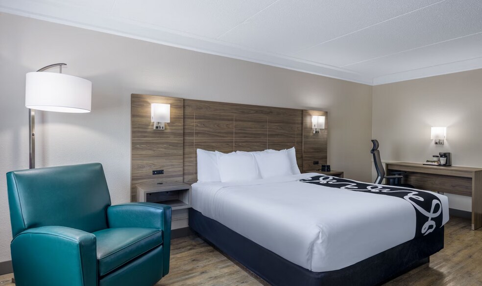 More Photos Of 9461 Lenexa Dr, Lenexa Hotel For Sale