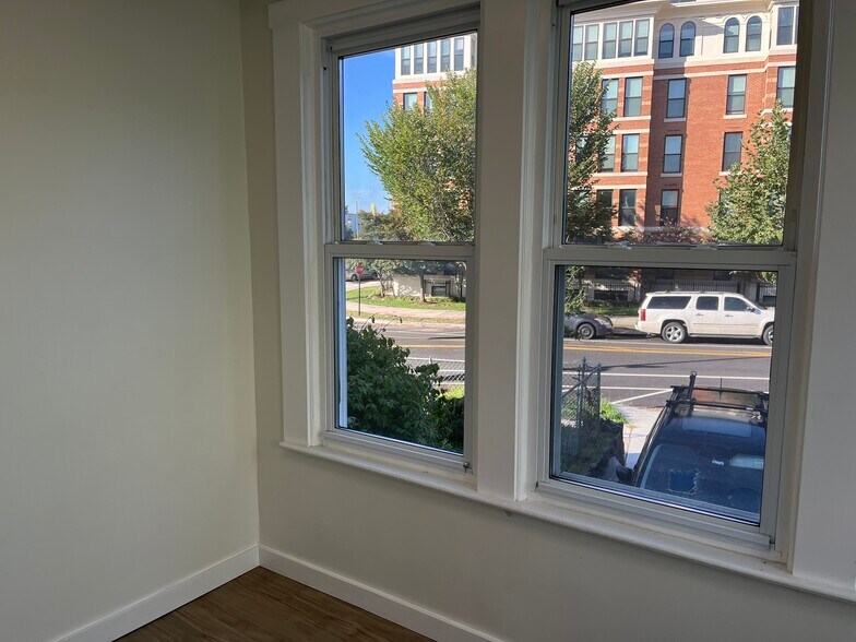 More Photos Of 5 Barney Cir SE, Washington Medical For Lease