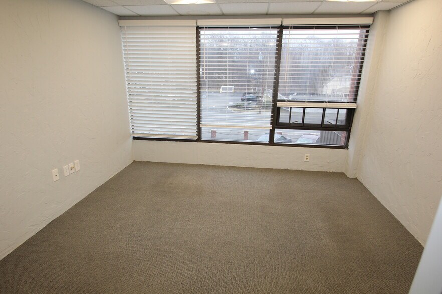 More Photos Of 274 Main St, Reading Office For Lease
