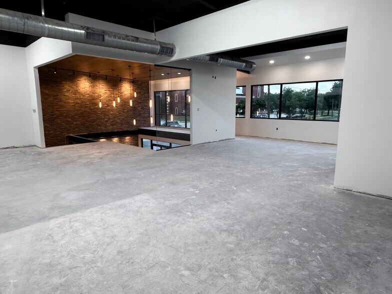 More Photos Of 410 E Church St, Lewisville Showroom For Sale