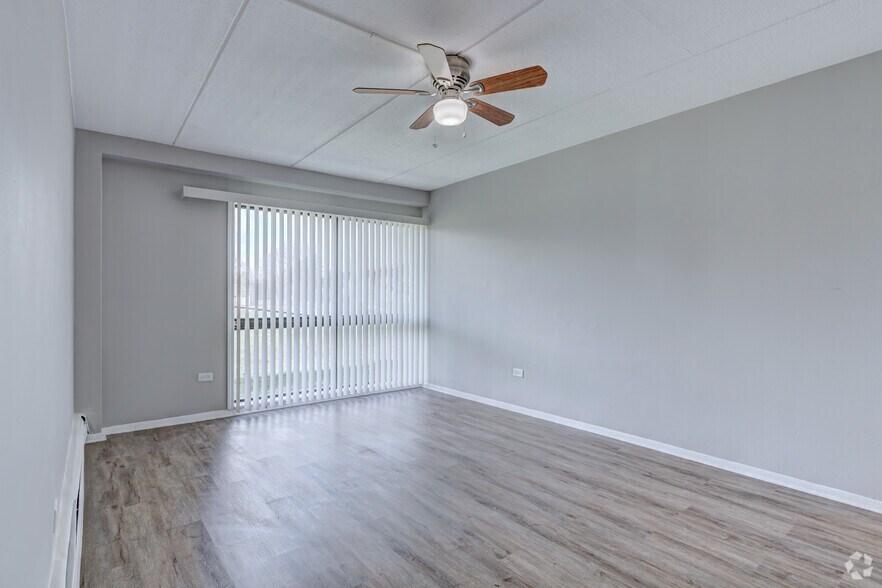 More Photos Of 2610 Marigold Dr, Sauk Village Apartments For Sale