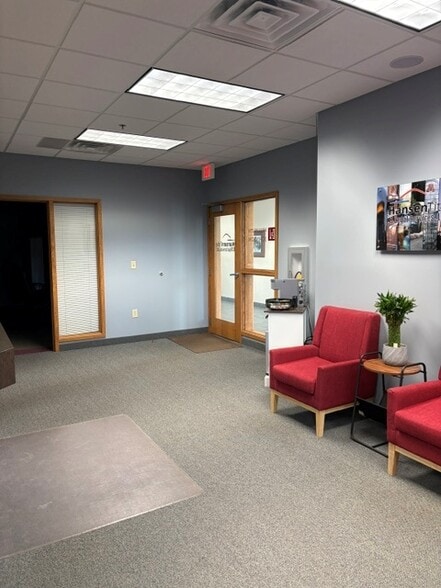 More Photos Of 2518 Superior Dr NW, Rochester Office For Lease