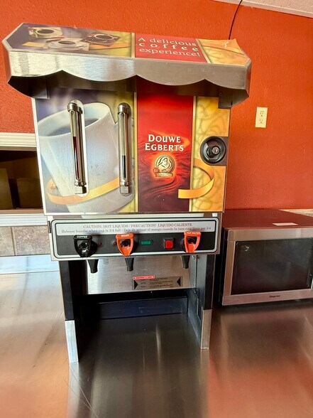 More Photos Of 903 15th St, Ozona General Retail For Sale