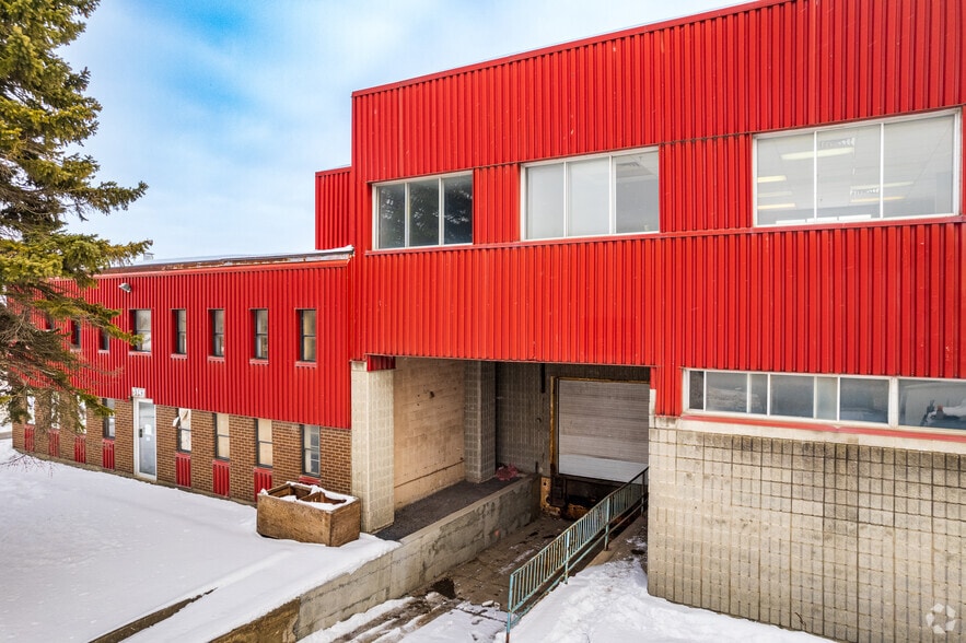 More Photos Of 5260 Ramsay Rue, Saint-hubert Warehouse For Lease