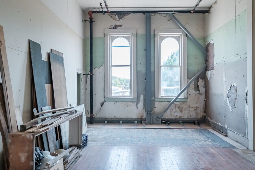 More Photos Of 796 S Main St, Lebanon Storefront Retail Office For Sale