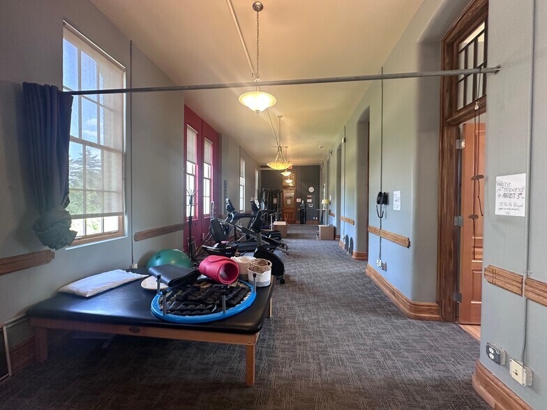 More Photos Of 830 Cottageview Dr, Traverse City Loft Creative Space For Sale