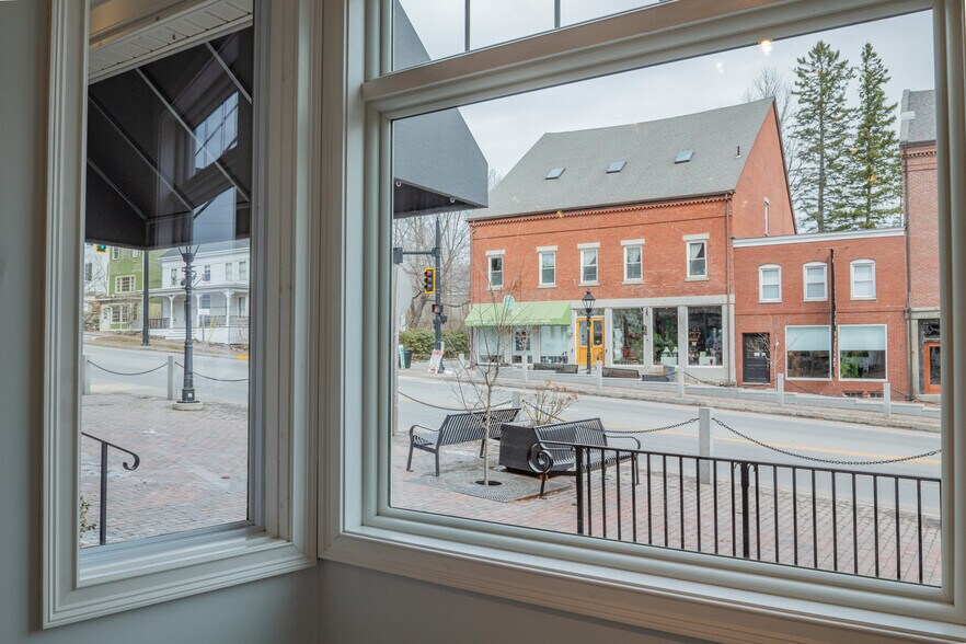 More Photos Of 72 Main St, Wiscasset Storefront Retail Residential For Sale