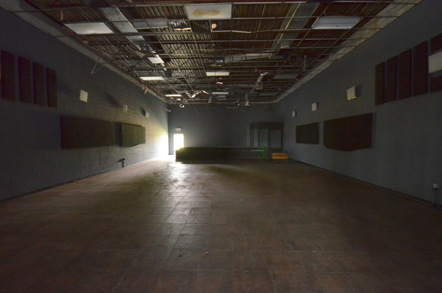 More Photos Of 1823 N Frontage Rd, Beeville Office For Sale