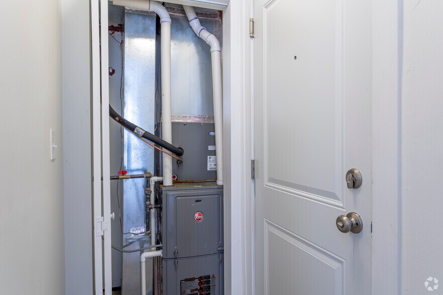 More Photos Of 4952 W Madison St, Chicago Apartments For Sale