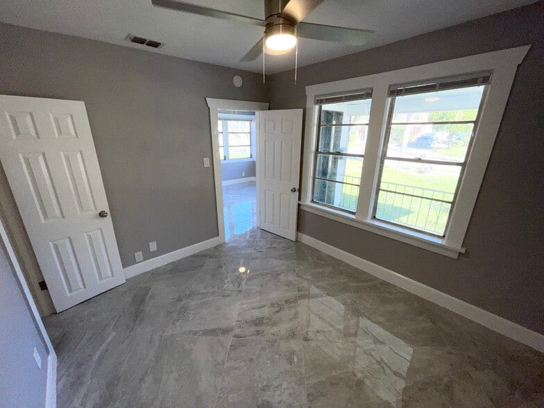More Photos Of , Saint Petersburg Multifamily For Sale