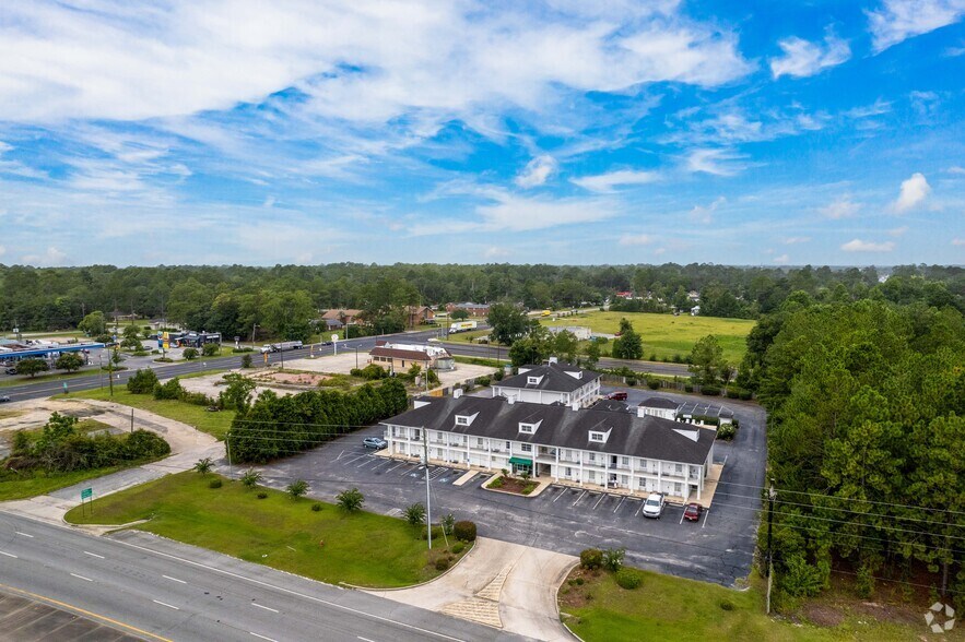 More Photos Of 205 N Highway 301, Jesup Hotel For Sale