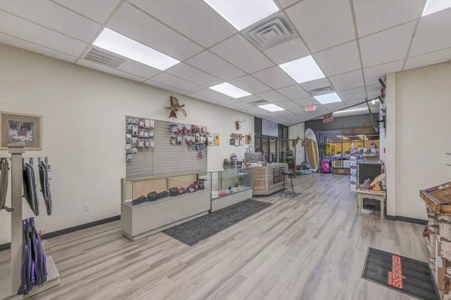 More Photos Of 116-120 Monahan Ave, Dunmore Flex For Lease