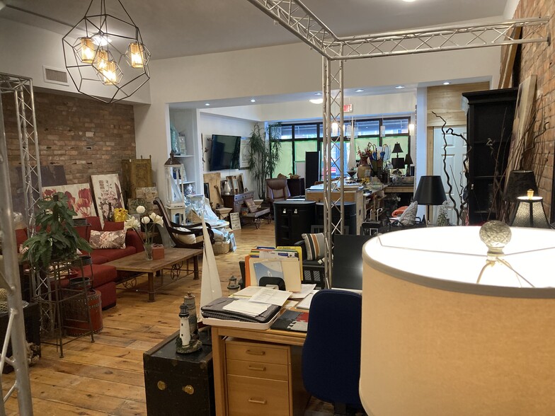 More Photos Of 453 Brant St, Burlington Storefront Retail Residential For Sale