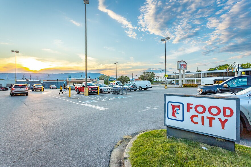 More Photos Of 319 Chickamauga Ave, Rossville Supermarket For Lease