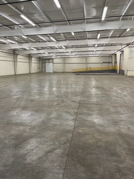 More Photos Of 606 Pine Tree Rd, Oxford Warehouse For Lease
