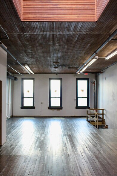 More Photos Of 712 S Austin Ave, Georgetown Storefront Retail Office For Sale