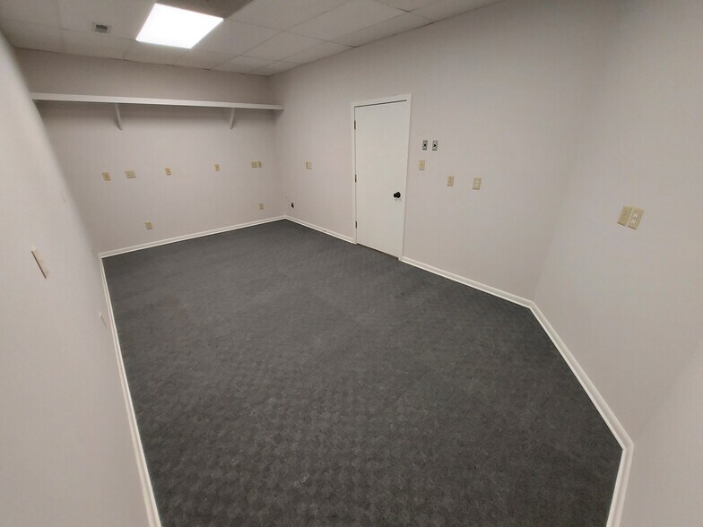 More Photos Of 1717 Legion Rd, Chapel Hill Coworking Space