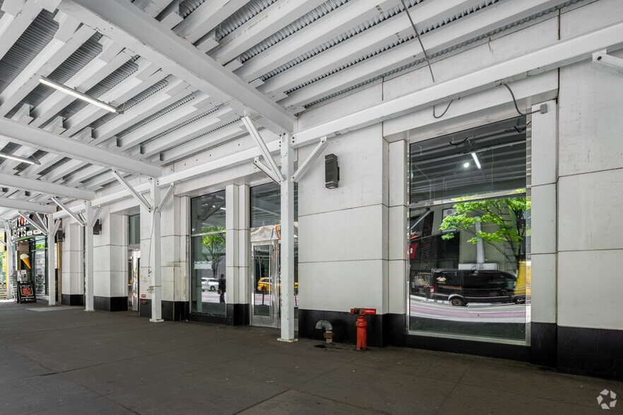 More Photos Of 50 W 34th St, New York Apartments For Lease