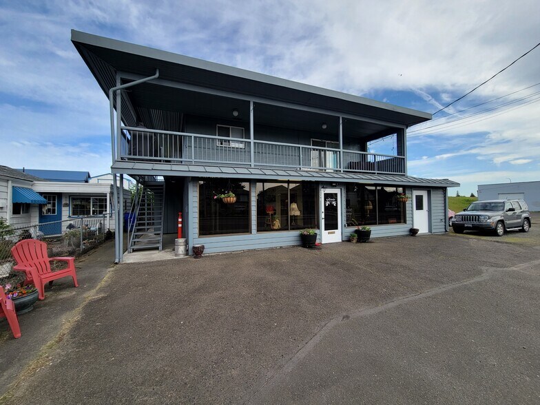 Primary Photo Of 206 NW 1st Ave, Kelso Storefront Retail Residential For Sale