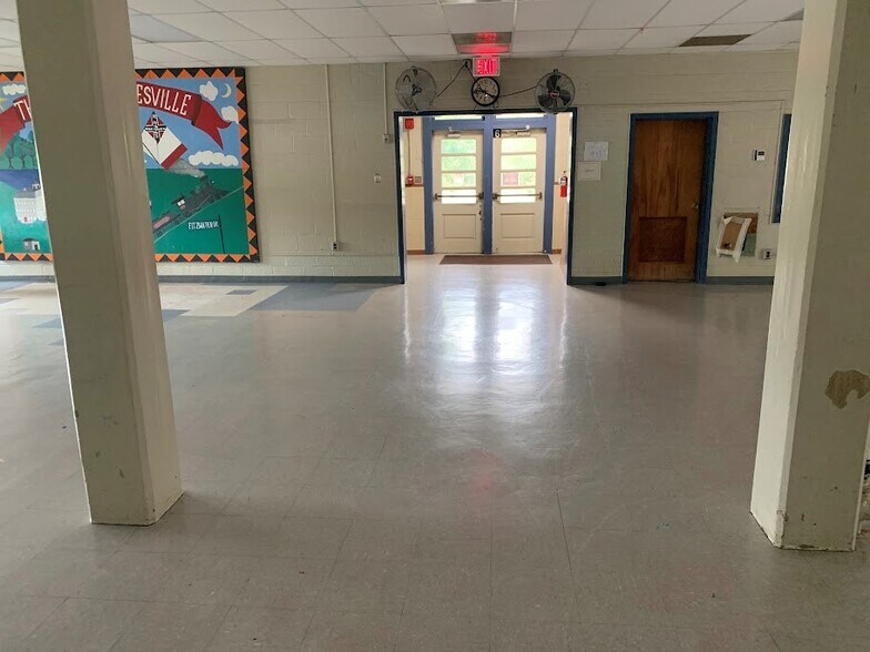 More Photos Of 12625 Fitzwater Dr, Nokesville Specialty For Lease