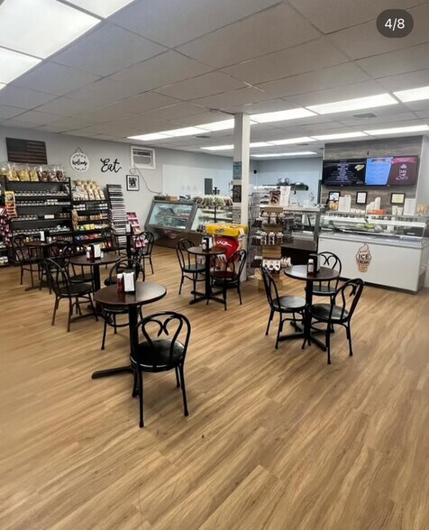 More Photos Of 221 Oak Ave, Torrington Storefront Retail Residential For Lease