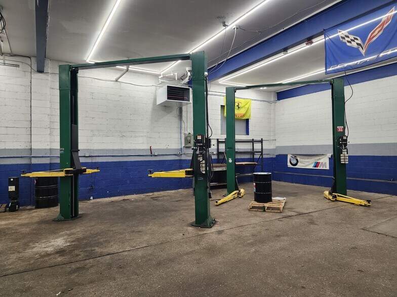 More Photos Of 260 Green St, South Hackensack Truck Terminal For Lease