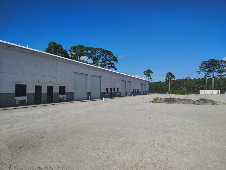 More Photos Of 2095 Commerce Lakes Dr, Port Saint Lucie Warehouse For Lease