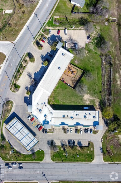 More Photos Of 5203 Eisenhauer Rd, San Antonio Unknown For Lease