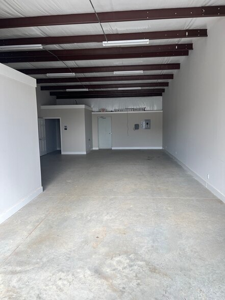 More Photos Of 2920 Wyndham Industrial Dr, Opelika Distribution For Lease