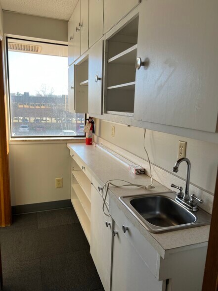 More Photos Of 4656 W Jefferson Blvd, Fort Wayne Unknown For Lease