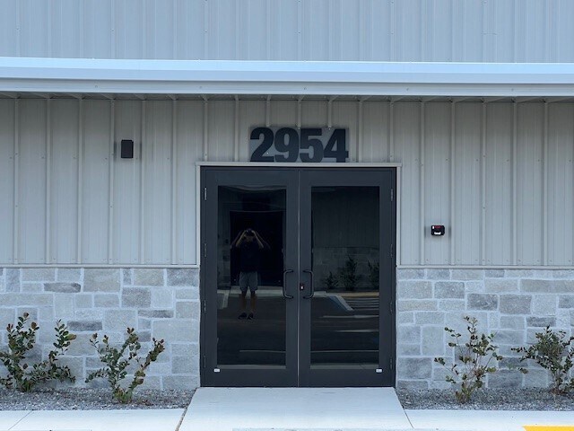 More Photos Of 2954 Van Buren St, Fort Myers Distribution For Lease