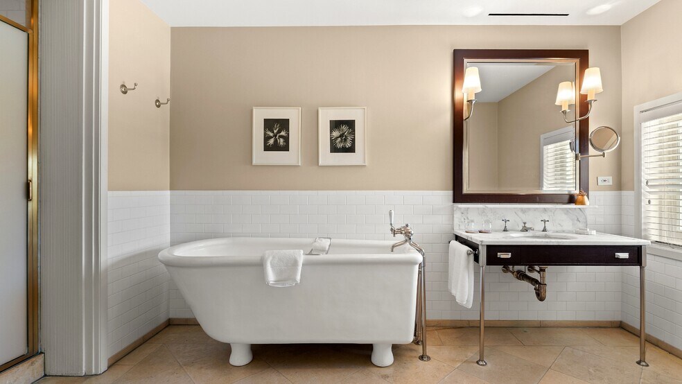 More Photos Of 11 Hawthorne Rd, Lenox Hotel For Sale